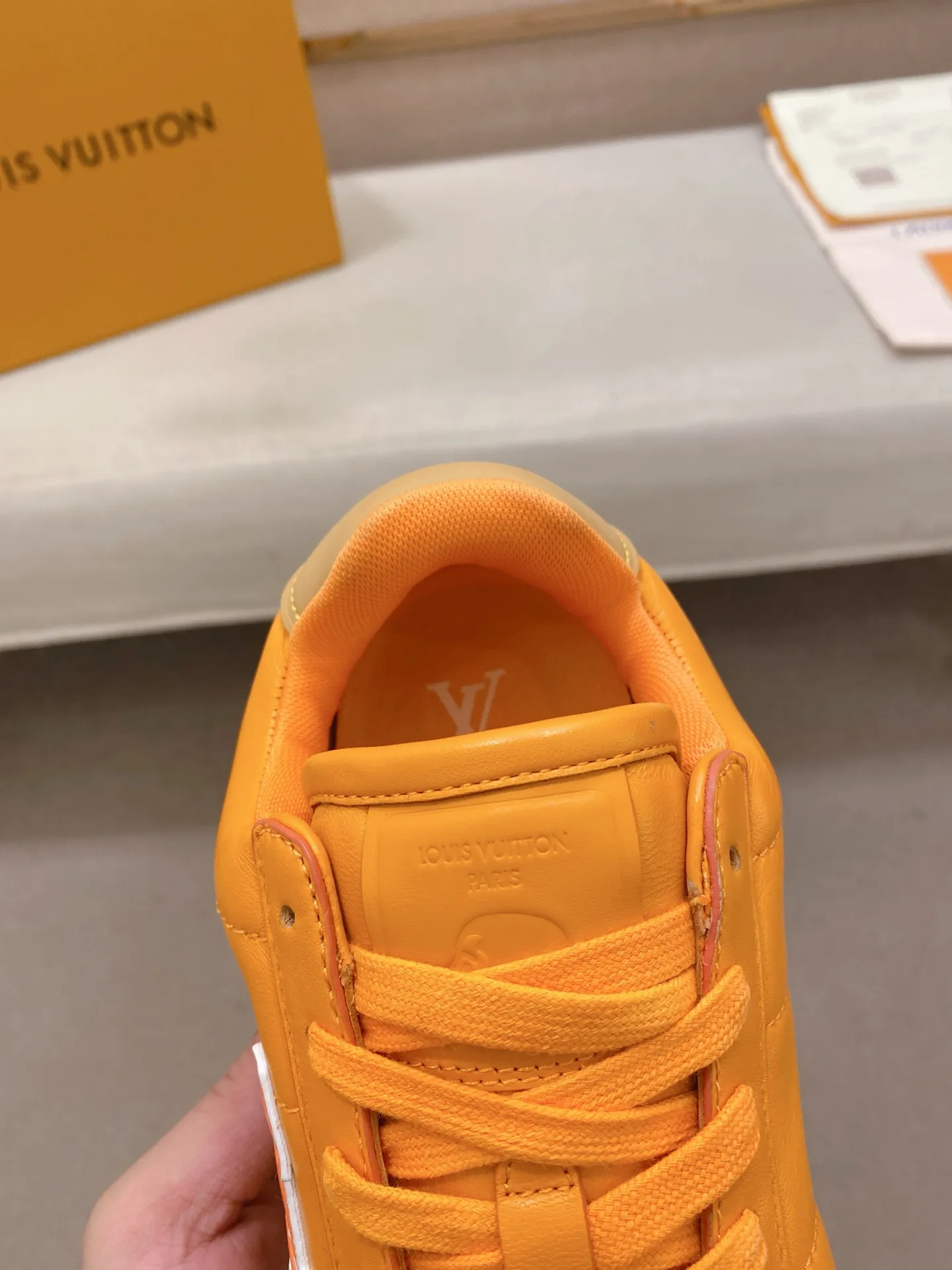 Men's shoes💰: Couple style 700💰LOUIS VUITTON Footint Soccer sneakers‼ ️ The top version, the same sneakers for LV couples. You will look fashionable when you wear them. This Footint Soccer sneaker was unveiled in the 2025 spring and summer series fashion show. The tongue is embellished with the Lvers United badge inspired by the football team. The rubber sole of the foot is decorated with multiple Louis Vuitton logos. The original latest packaging. Fabric: original imported cowhide. Lining: original imported breathable mesh. Foot pad: original injection molding pad. Outsole: original molded T combination outsole. Size: 35-45.